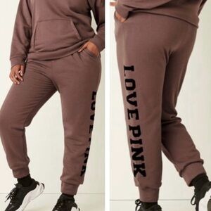 VS Pink Reversible Sherpa
Lined Joggers XL